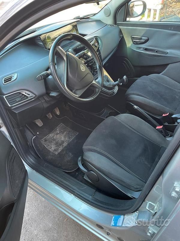 Usata Lancia Ypsilon 85 CV (62 kW) 2011 Grigio Utilitaria