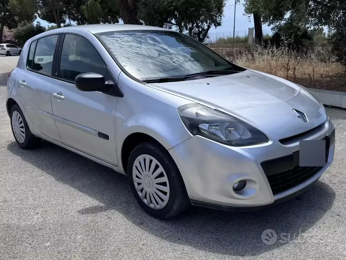 Usata Renault Clio III 75 CV (55 kW) 2010 Grigio Utilitaria