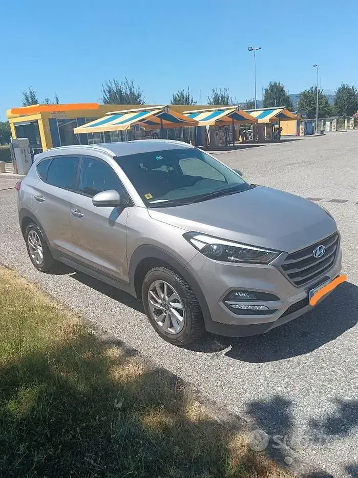 Usata Hyundai Tucson 132 CV (97 kW) 2016 Grigio SUV