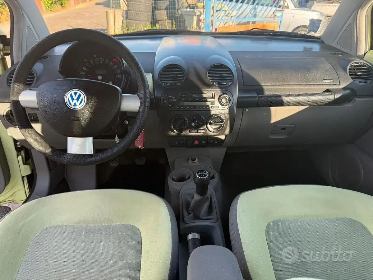 Usata VW New Beetle 90 CV (66 kW) 2001 Giallo Utilitaria