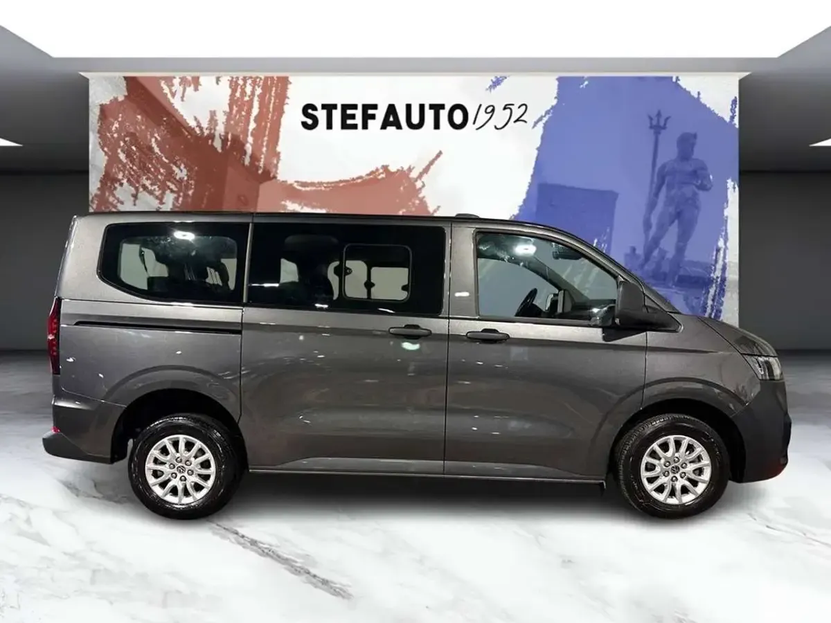 Usata VW Caravelle 150 CV (110 kW) 2025 Grigio Furgone