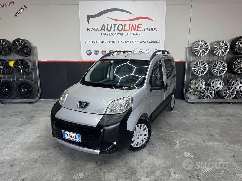 Begagnad Peugeot Bipper 70 HK (51 kW) 2009 Grå Minibuss