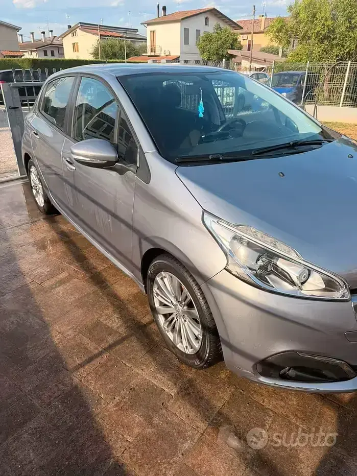 Usata Peugeot 208 83 CV (61 kW) 2019 Utilitaria