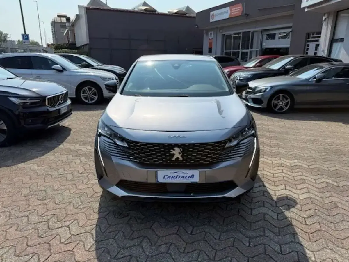 Usata Peugeot 3008 Allure 181 CV (133 kW) 2022 Argento SUV