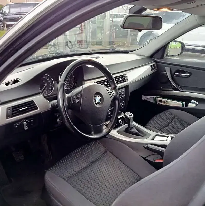 Usata BMW 318 Efficient Dynamics 145 CV (106 kW) 2010 Nero Berlina