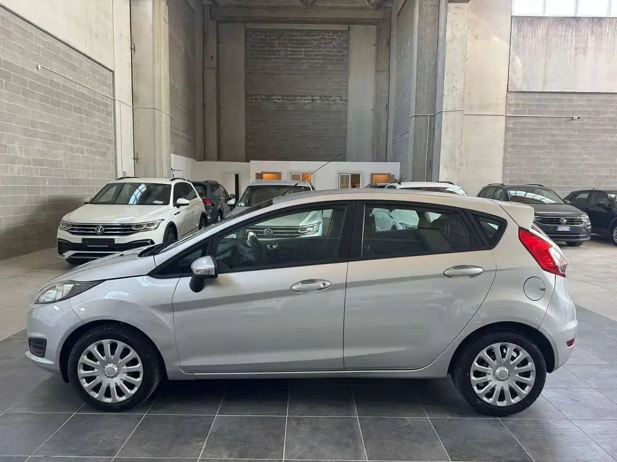 Usata Ford Fiesta 95 CV (69 kW) 2016 Argento Utilitaria