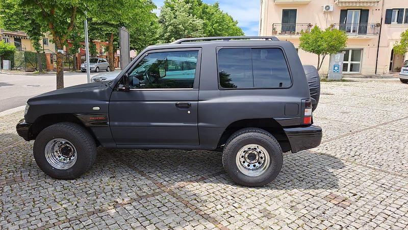 Usata Mitsubishi Pajero 100 CV (73 kW) 1998 Nero SUV