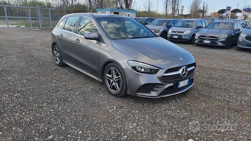 Usata Mercedes B180 Premium 116 CV (85 kW) 2022 Grigio Monovolume