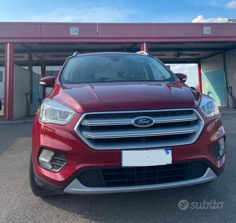 Usata Ford Kuga 120 CV (88 kW) 2017 Rosso SUV