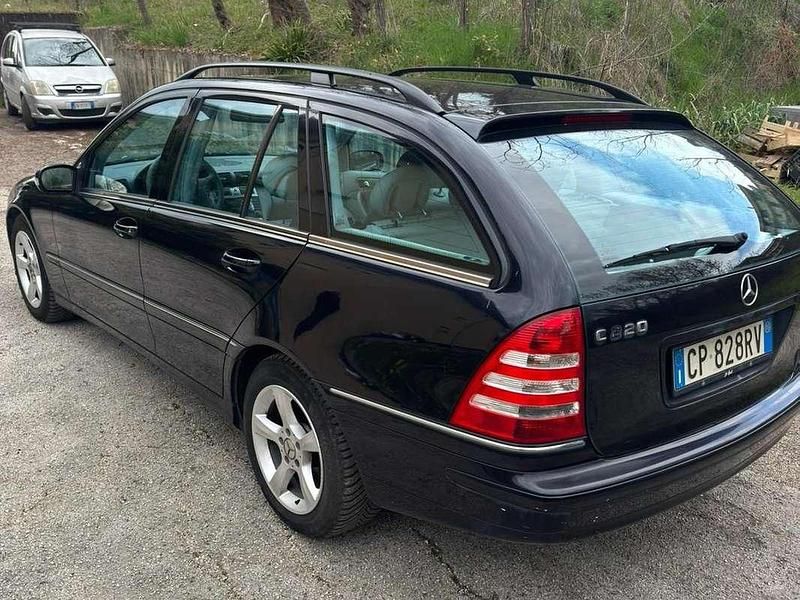 Usata Mercedes C220 Avantgarde 150 CV (110 kW) 2005 Blu/azzurro Station wagon