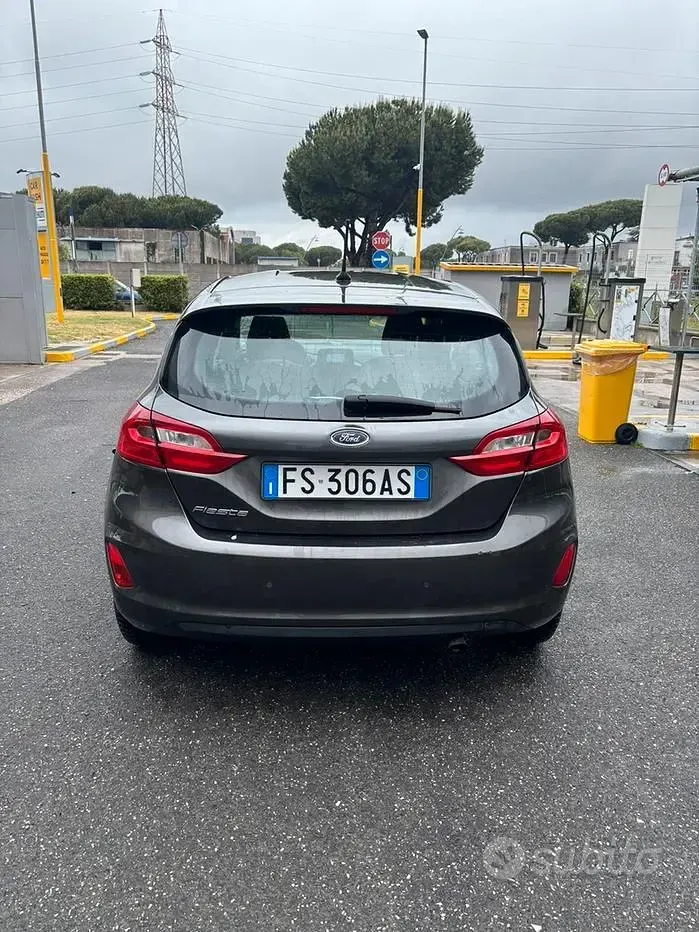 Gebraucht Ford Fiesta 86 PS (63 kW) 2018 Grau Kleinwagen