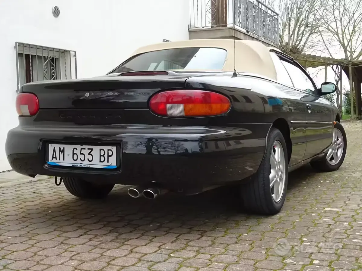 Usata Chrysler Stratus 132 CV (97 kW) 1996 Nero Cabrio