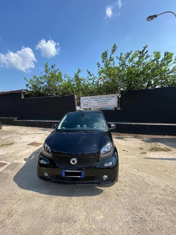 Nero Usata 2018 Smart ForFour Utilitaria | 9500 € (Buon prezzo) - Immagine 1/4