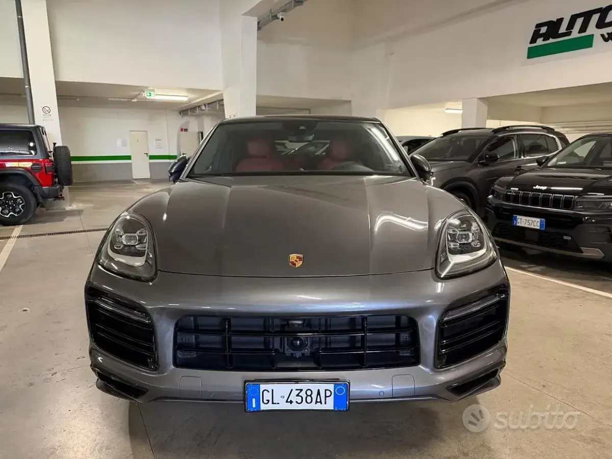 Usata Porsche Cayenne 340 CV (250 kW) 2022 Grigio SUV