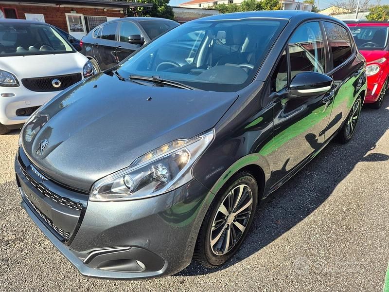 Usata Peugeot 208 Allure 81 CV (59 kW) 2017 Grigio Utilitaria