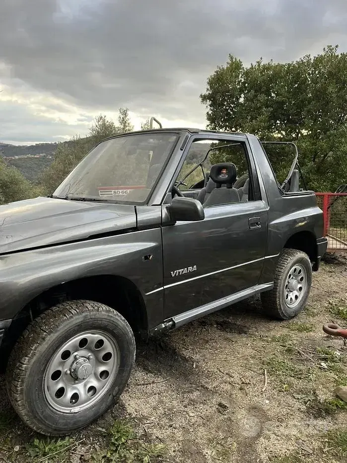 Usata Suzuki Vitara 75 CV (55 kW) 1998 Grigio Berlina