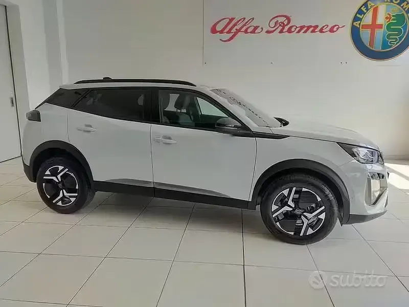 Nuova Peugeot 2008 Allure+ 136 CV (100 kW) 2025 Bianco SUV