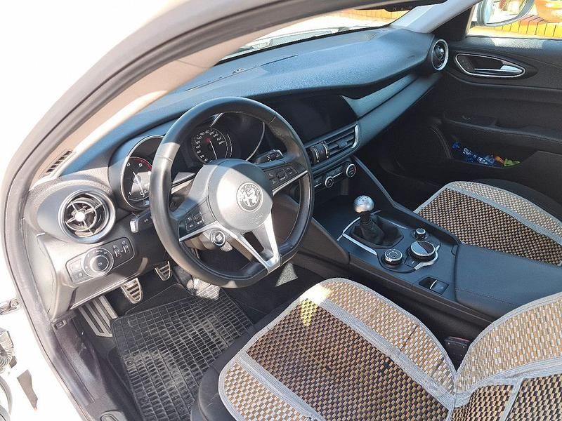 Usata Alfa Romeo Giulia 150 CV (110 kW) 2018 Bianco Berlina