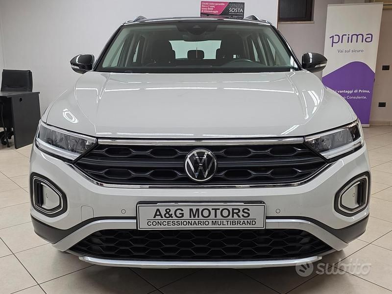 Usata VW T-Roc Life 110 CV (80 kW) 2023 Beige SUV