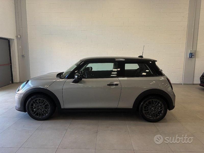 Usata Mini Cooper 114 kW (156 CV) 2025 Grigio Utilitaria