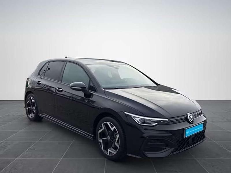 Usata VW Golf VIII R-line 150 CV (110 kW) 2025 Nero Utilitaria