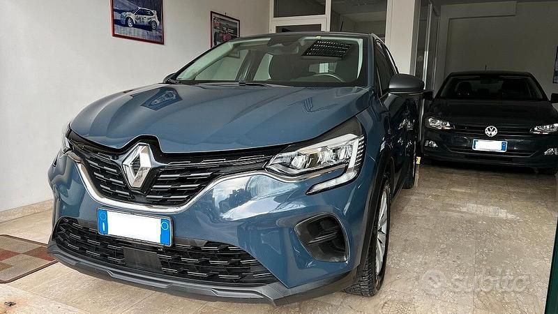 Usado Renault Captur Life 101 CV (74 kW) 2020 Gris SUV