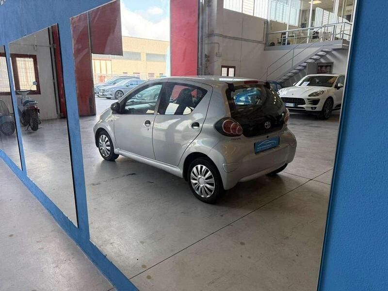 Usata Toyota Aygo 68 CV (50 kW) 2010 Beige Utilitaria
