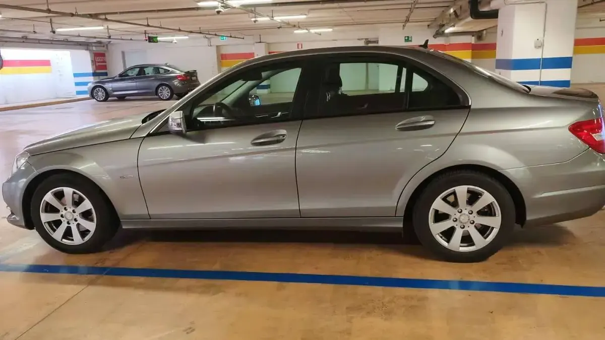 Usata Mercedes C220 Avantgarde 170 CV (125 kW) 2012 Grigio Berlina