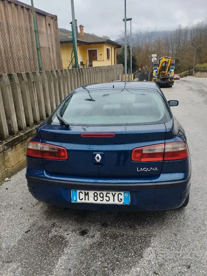 Usata Renault Laguna II 120 CV (88 kW) 2005 Bluazzurro Berlina