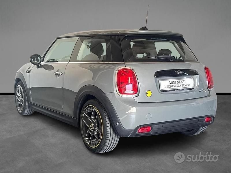Usata Mini Cooper SE Classic 135 kW (184 CV) 2022 Grigio Utilitaria