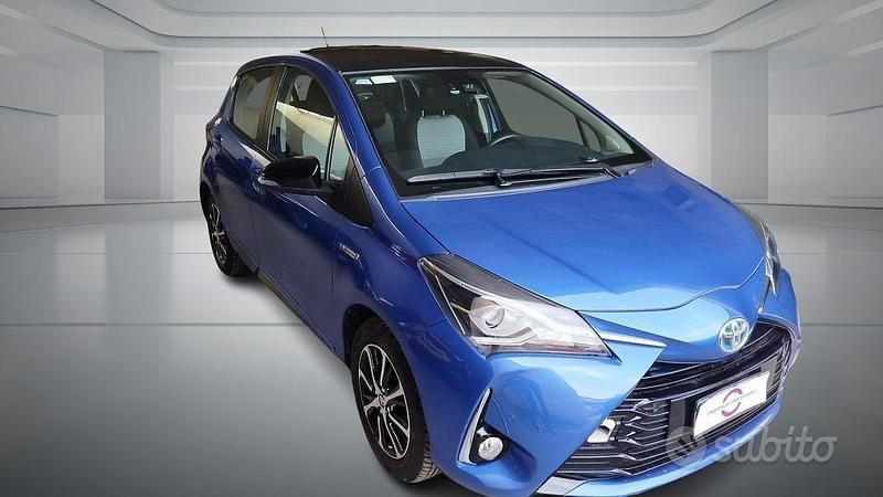 Usata Toyota Yaris Hybrid Active 92 CV (67 kW) 2019 Blu Berlina