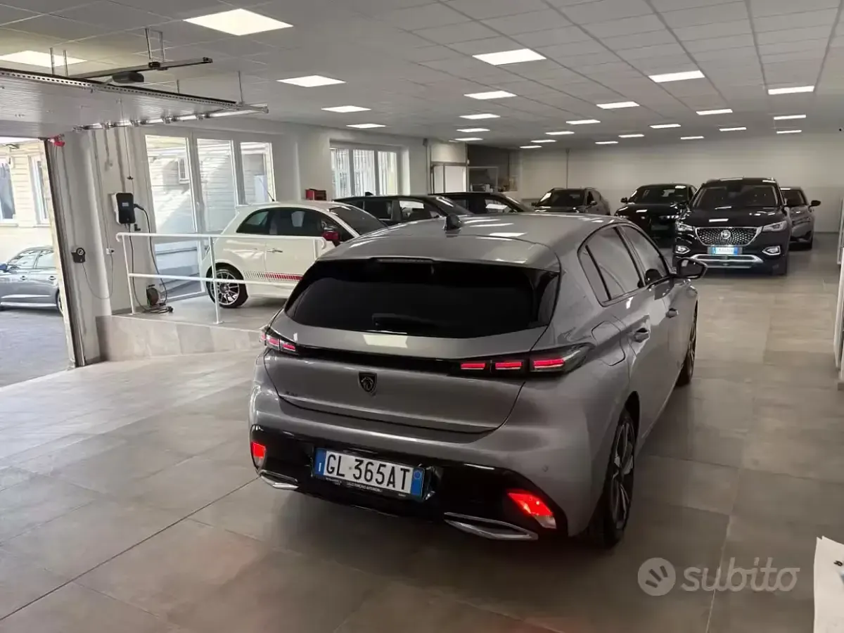Usata Peugeot 308 Allure 131 CV (96 kW) 2022 Grigio scuro Berlina