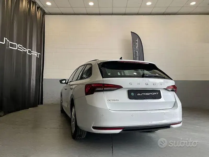 Usata Skoda Octavia Executive 150 CV (110 kW) 2024 Bianco Station wagon