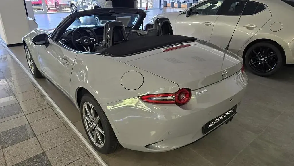 Nuova Mazda MX5 132 CV (97 kW) 2026 Aero grey Cabrio