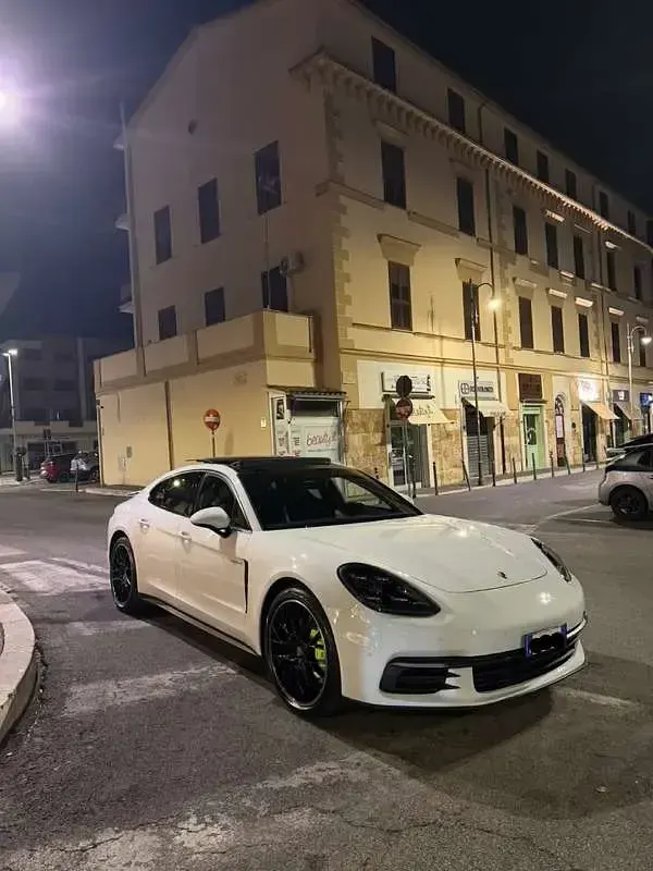 Usata Porsche Panamera 4 E-Hybrid 330 CV (242 kW) 2019 Bianco Utilitaria