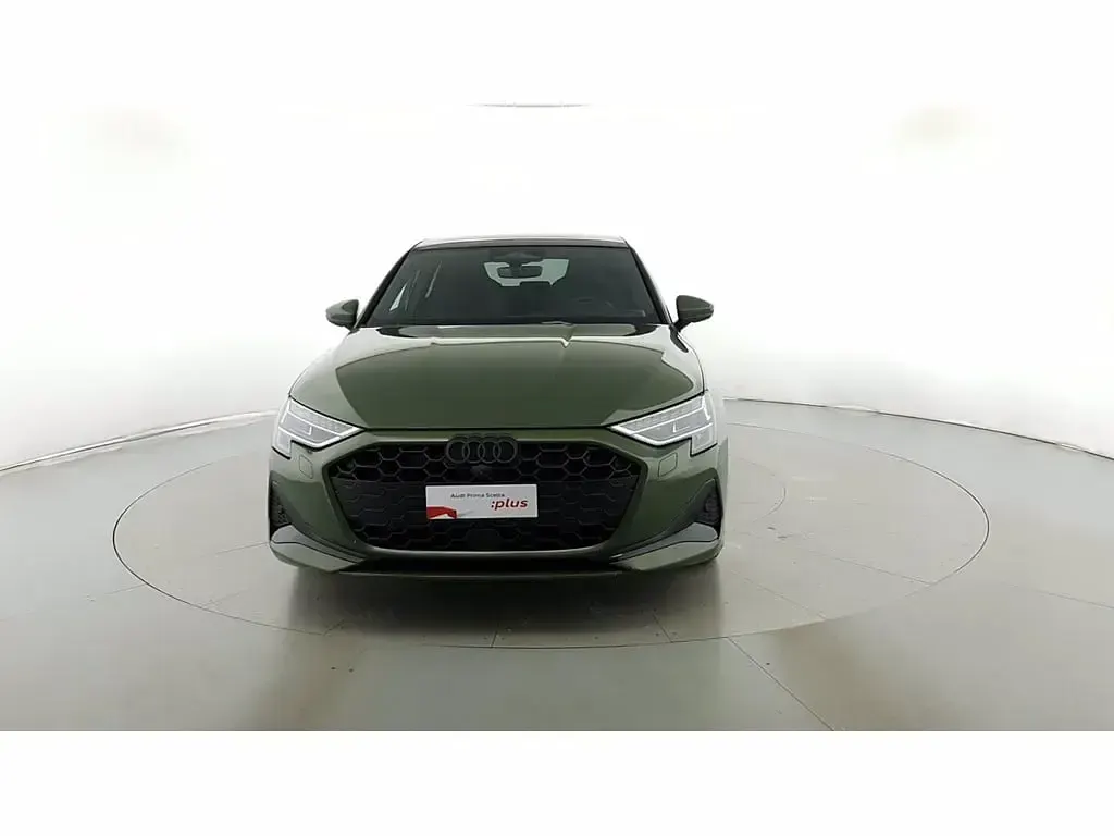 Usata Audi A3 Sportback e-tron Advanced Plus 116 CV (85 kW) 2025 Verde distretto metallizzato Utilitaria