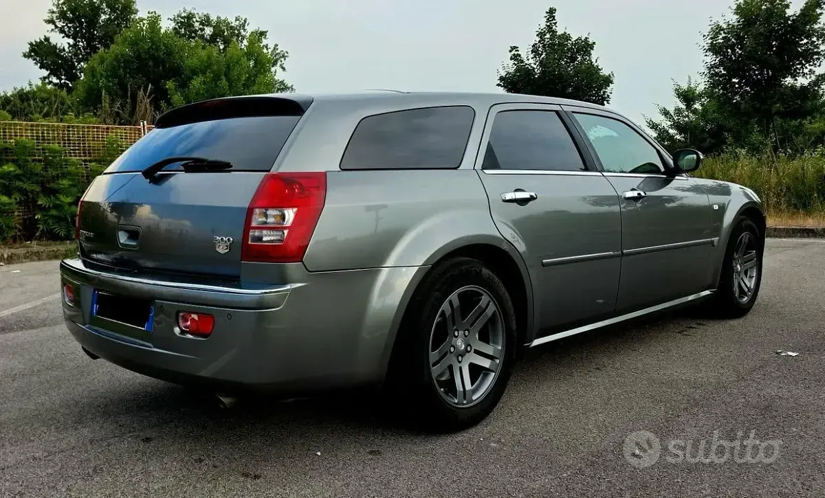 Usata Chrysler 300C Touring 218 CV (160 kW) 2006 Grigio Station wagon