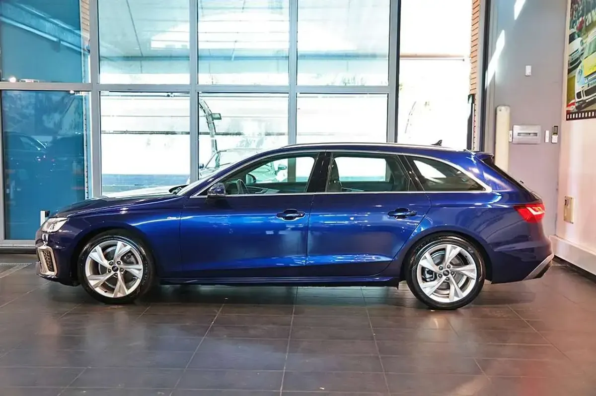Usata Audi A4 S-Line 150 CV (110 kW) 2023 Blu/azzurro Station wagon