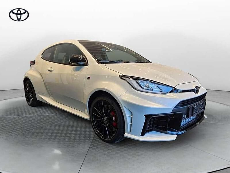 Nuova Toyota Yaris 280 CV (205 kW) 2026 Grigio Berlina