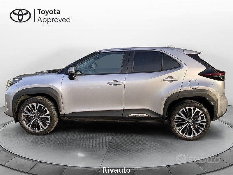 Usata Toyota Yaris Cross Lounge 116 CV (85 kW) 2022 Argento SUV