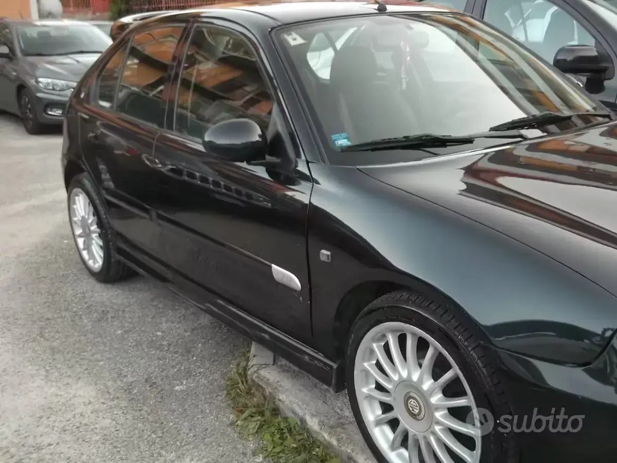 Usata MG ZR 103 CV (75 kW) 2005 Nero Utilitaria