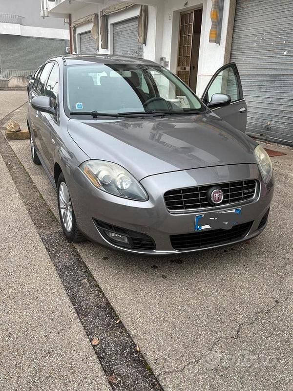 Usata Fiat Croma 150 CV (110 kW) 2009 Grigio Station wagon