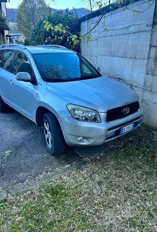 Usata Toyota RAV4 136 CV (100 kW) 2006 Grigio SUV