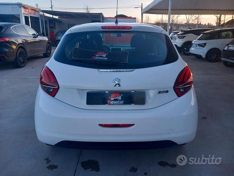 Usata Peugeot 208 Active 101 CV (74 kW) 2019 Bianco Utilitaria