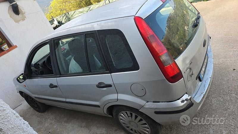 Usata Ford Fusion 68 CV (50 kW) 2002 Utilitaria