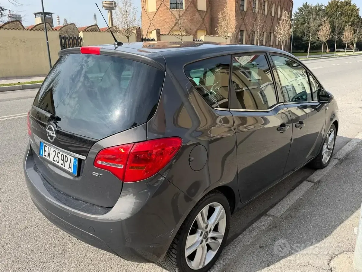 Usata Opel Meriva 95 CV (69 kW) 2016 Grigio Monovolume