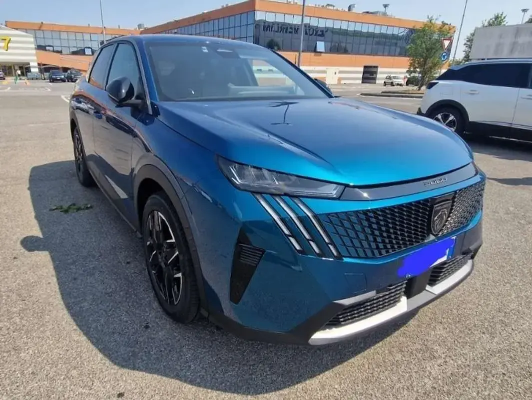 Usata Peugeot 3008 Allure 136 CV (100 kW) 2026 Blu/azzurro SUV