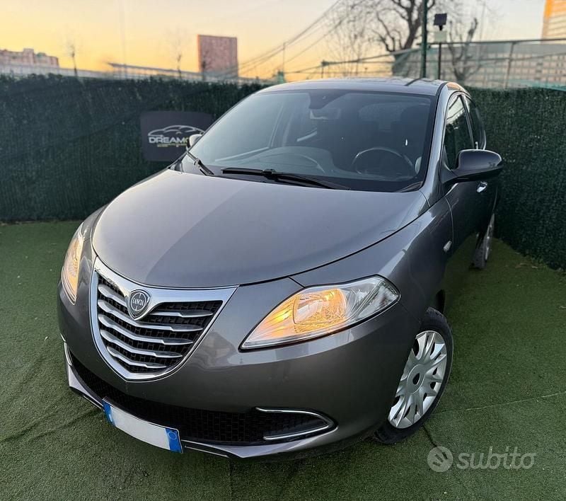 Usata Lancia Ypsilon 69 CV (50 kW) 2013 Grigio Utilitaria