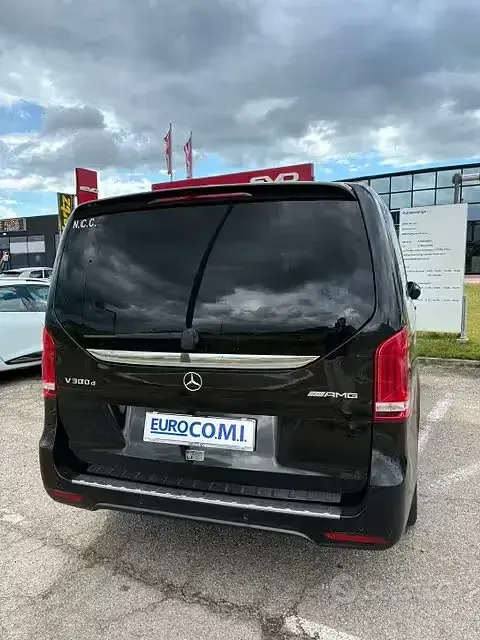 Usata Mercedes V300 237 CV (174 kW) 2021 Nero Monovolume