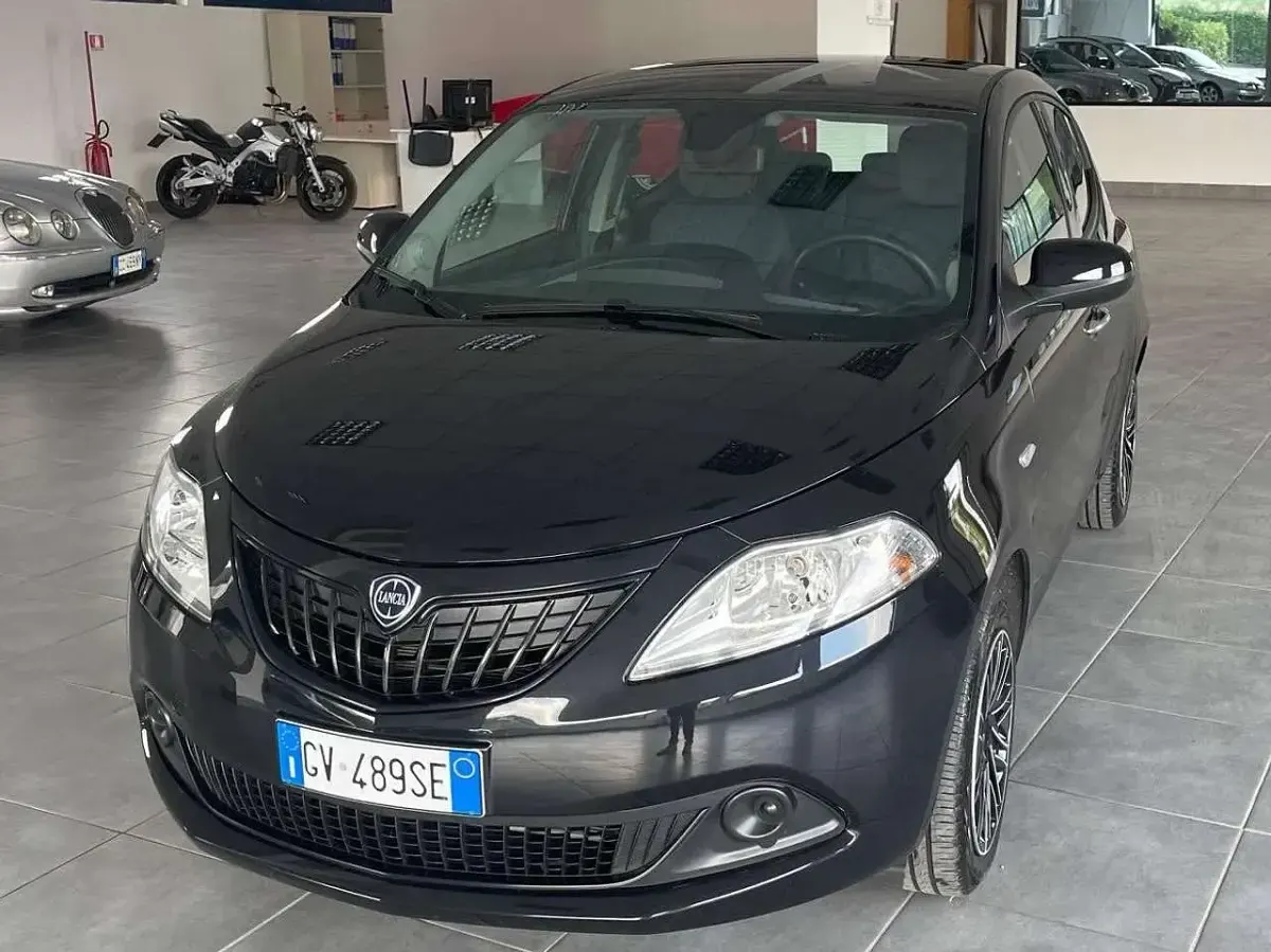 Usata Lancia Ypsilon Silver 69 CV (50 kW) 2024 Nero Utilitaria